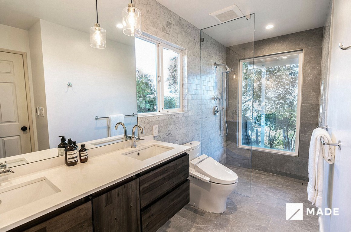 Bathroom design with showers, bathtubs, vanities